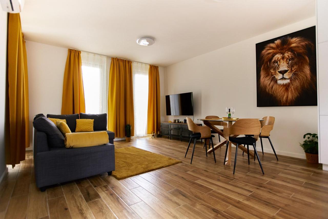 Starlight Bronze Szeged- Exclusive Apartment Екстериор снимка