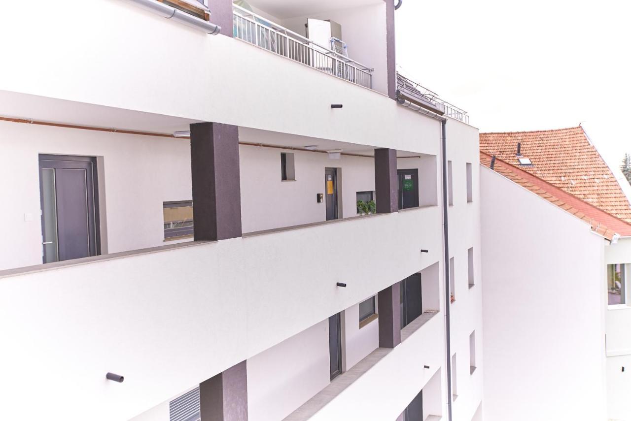 Starlight Bronze Szeged- Exclusive Apartment Екстериор снимка