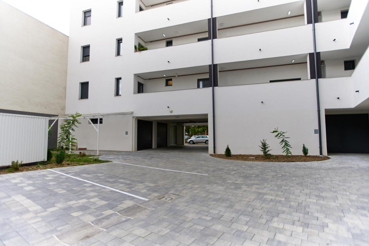 Starlight Bronze Szeged- Exclusive Apartment Екстериор снимка