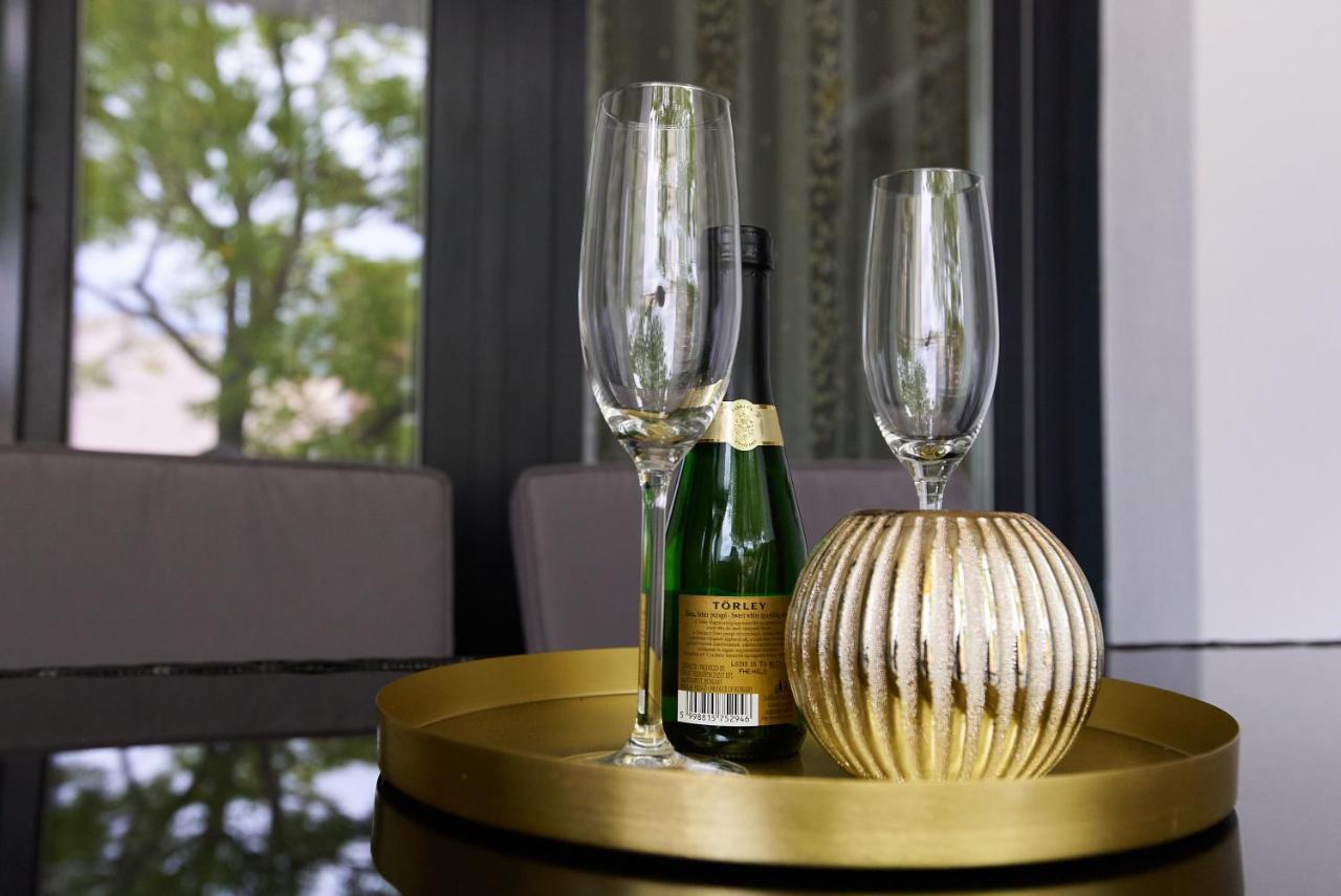 Starlight Bronze Szeged- Exclusive Apartment Екстериор снимка